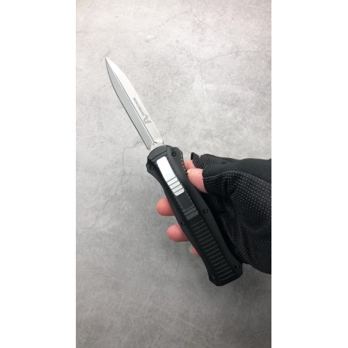 Benchmade OTF knife 8