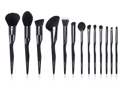 Choose makeup brush or makeup sponge?