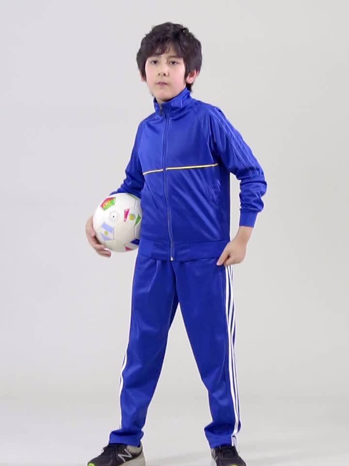 Футбольный спортивный костюм 