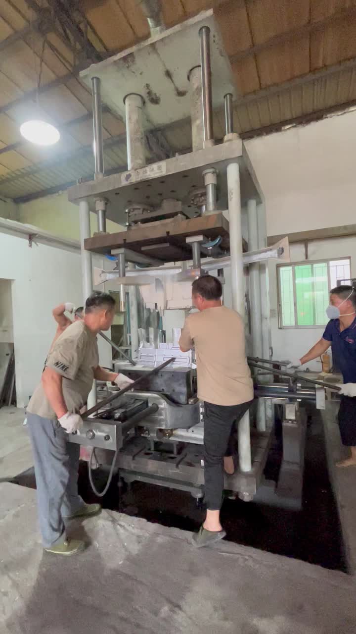 Gravity Casting-Mold Opening