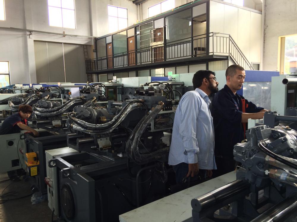 Rainbow Plastic Injection Molding Machine