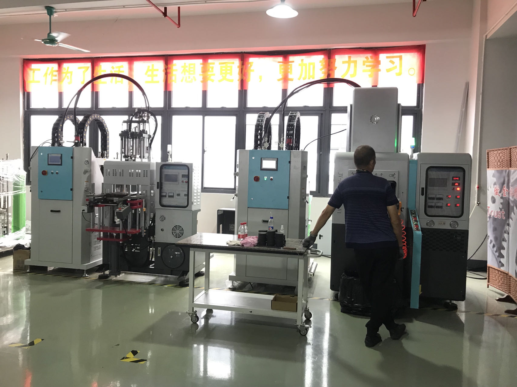 How To Operate The LSR Silicone Injection Molding Machine?