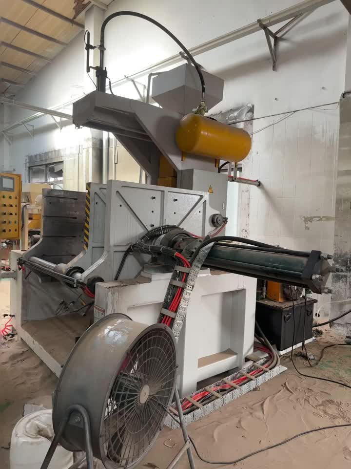 Sand core machine