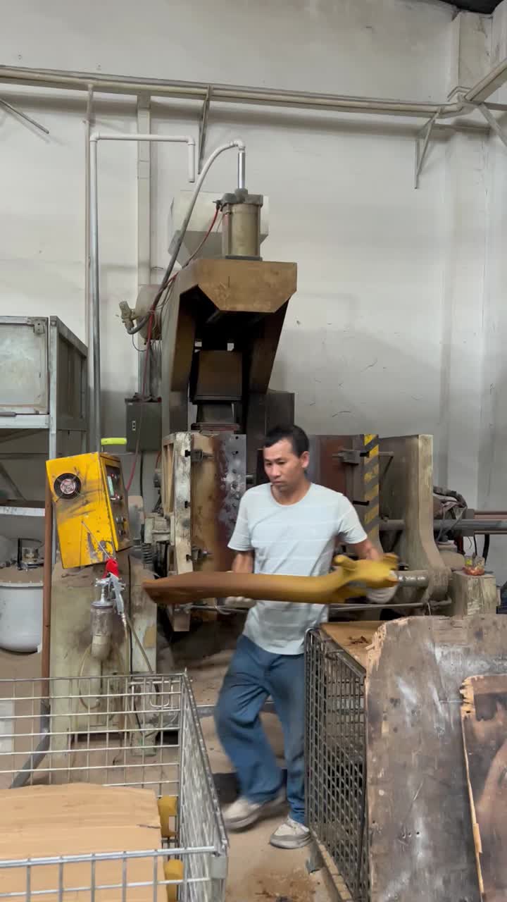 Sand core removal