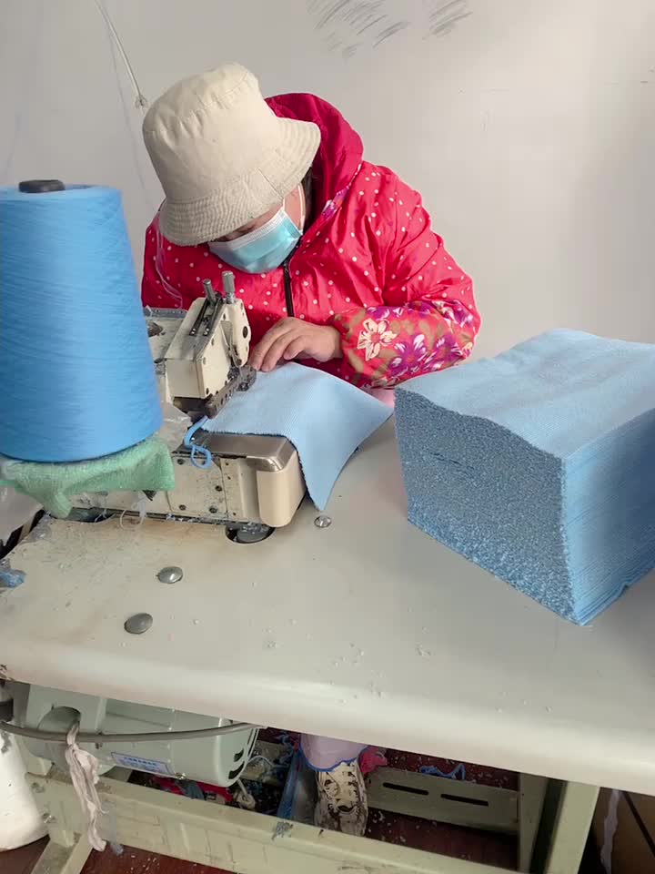 How we sewing the microfiber cleaning wipes