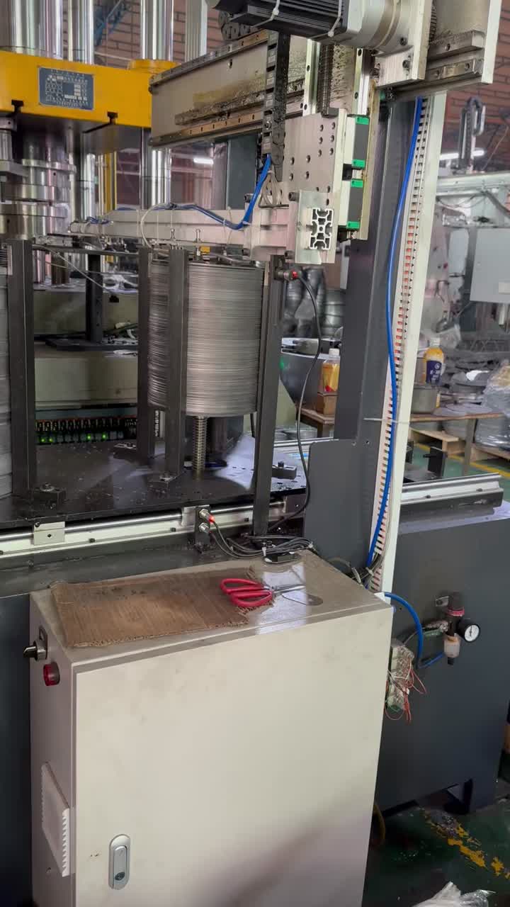 Deep drawing press