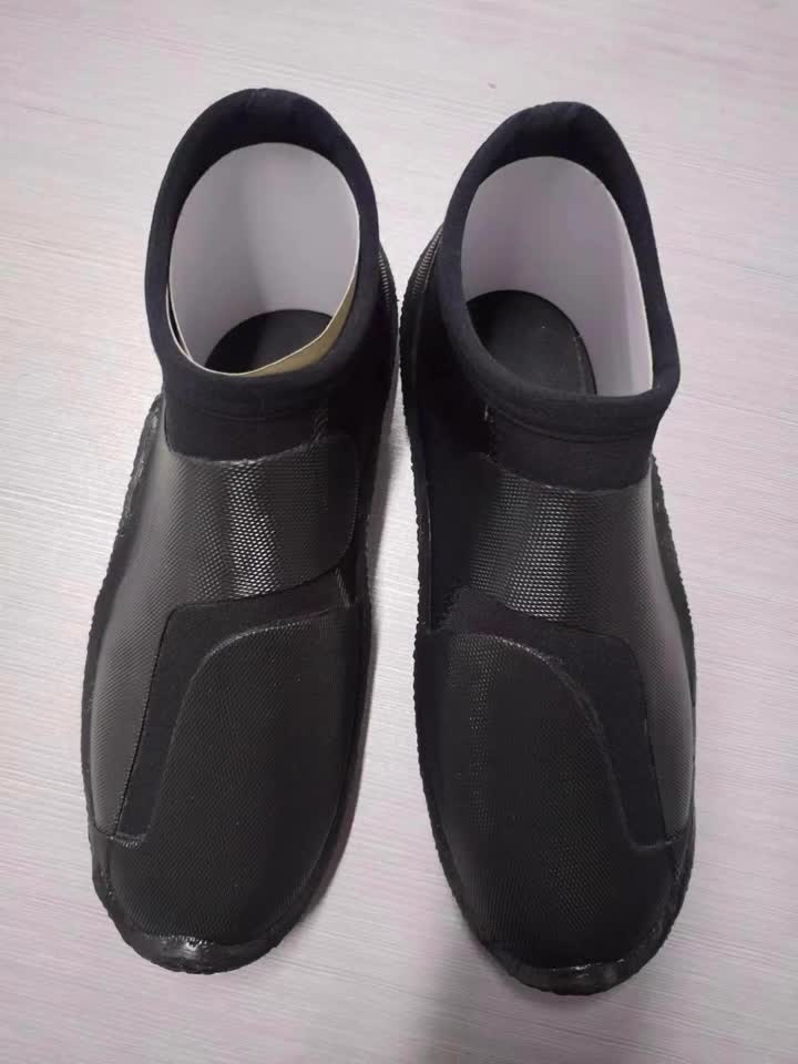 botas de traje de neopreno para surfear