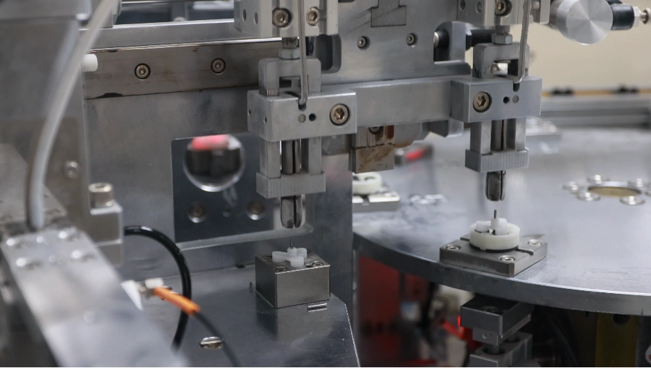 Dual-Component Synchronized Assembly for Miniature Air Pump Production