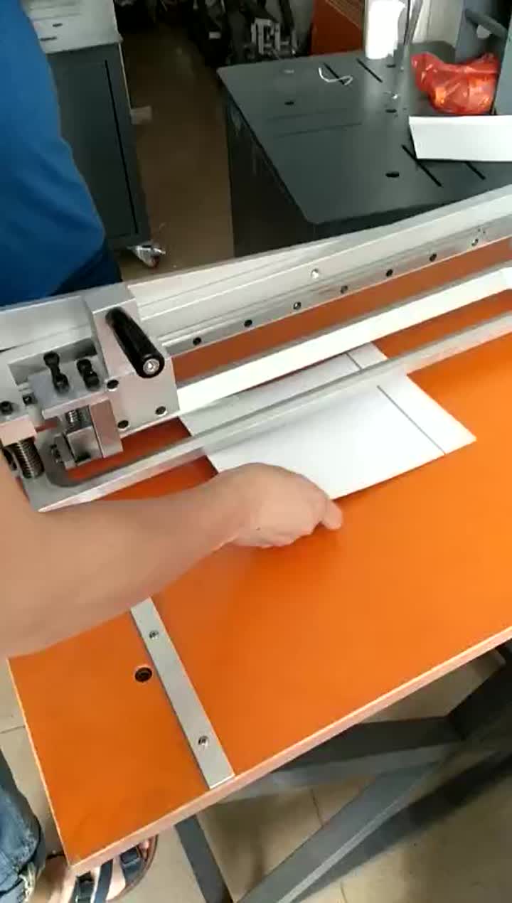 Máquina de grooving de papelão do tipo man -tipo