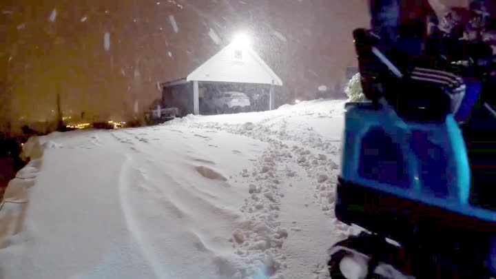 Nuoman Small Excavatrice de 1 tonnes poussant la vidéo de neige