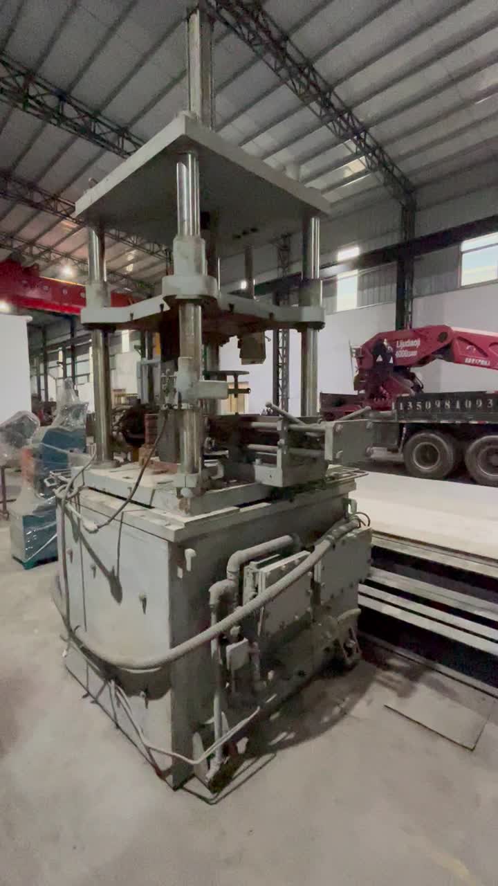 Low pressure casting machine