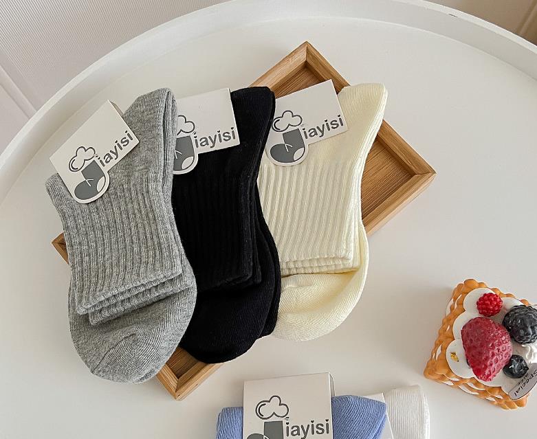 chaussettes de couleur unie simple