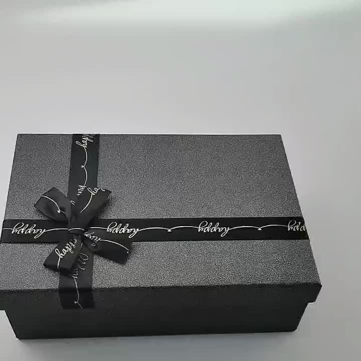коробка из черной ткани