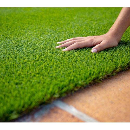 Community green choice natural lawn or artificial lawn?