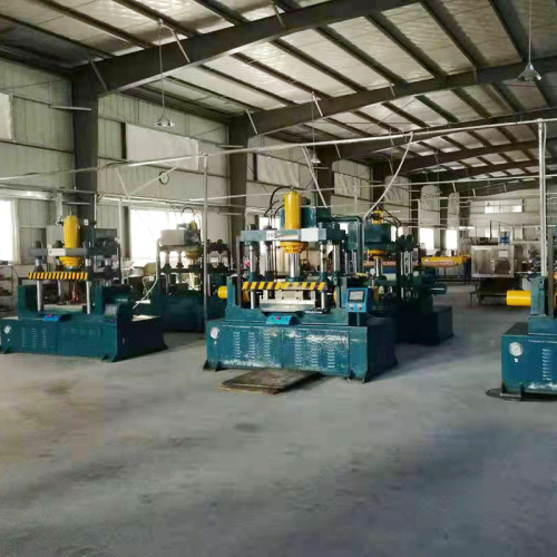 Compared with mechanical presses, what are the advantages of hydraulic presses?