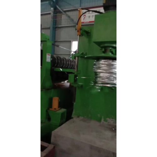Bobinadora vertical de chatarra de la máquina cortadora de bobinas de acero.mp4