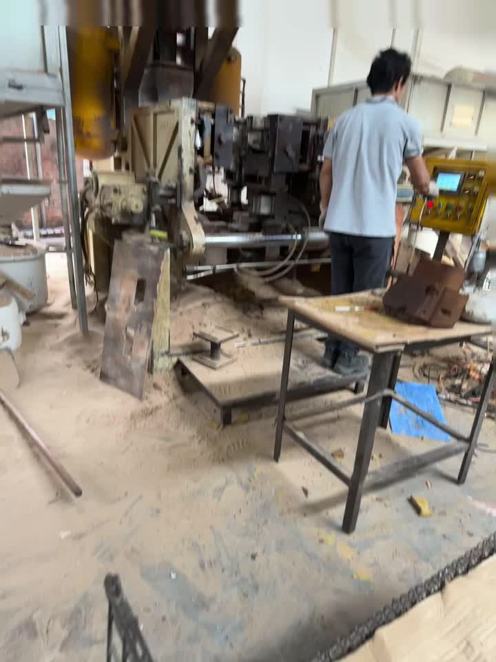 Sand core machine