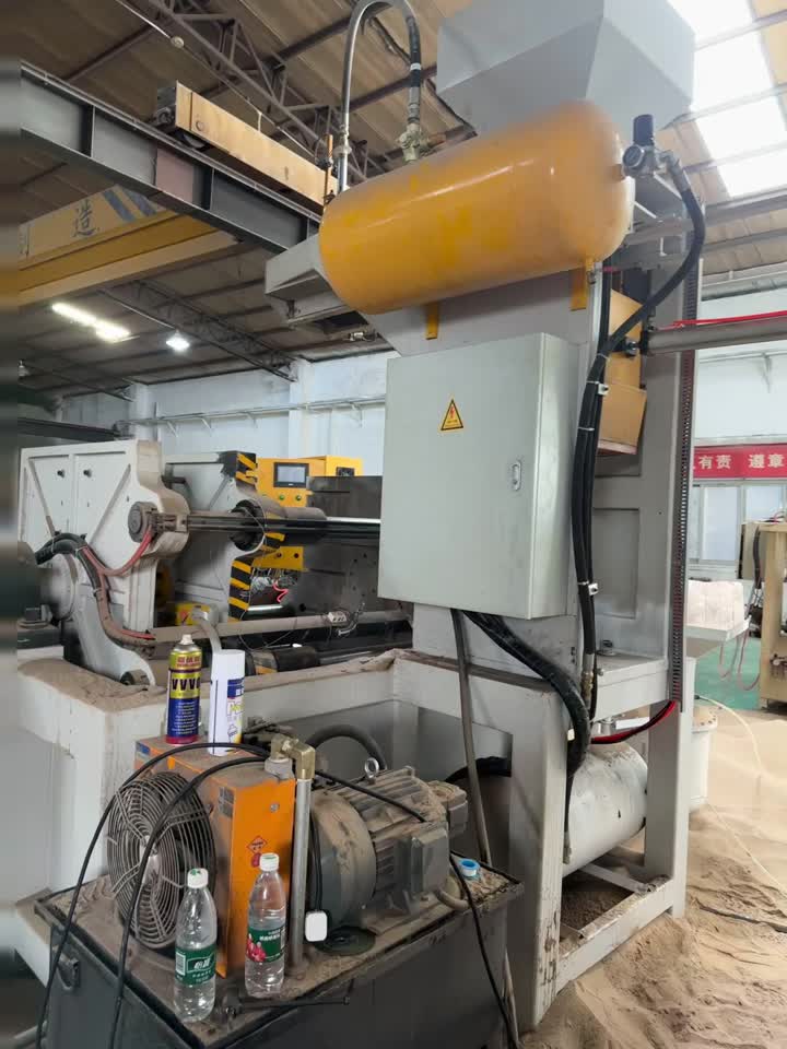 Sand core machine
