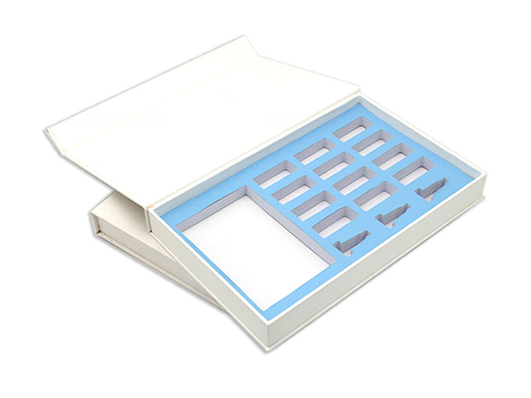 Caja de regalo personalizada con esponja incorporada Custom gift box with built-in sponge