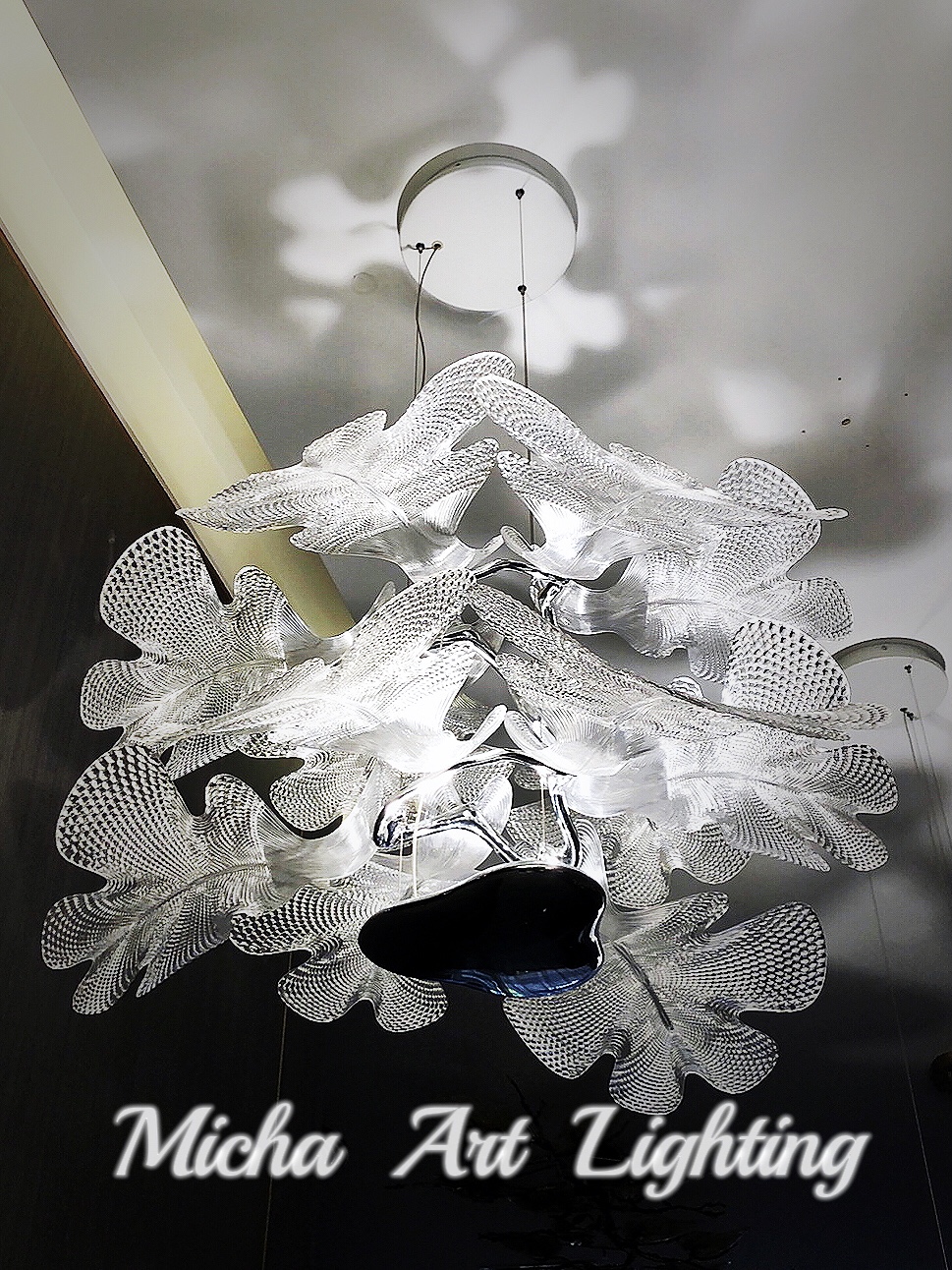 White flower pendant light 