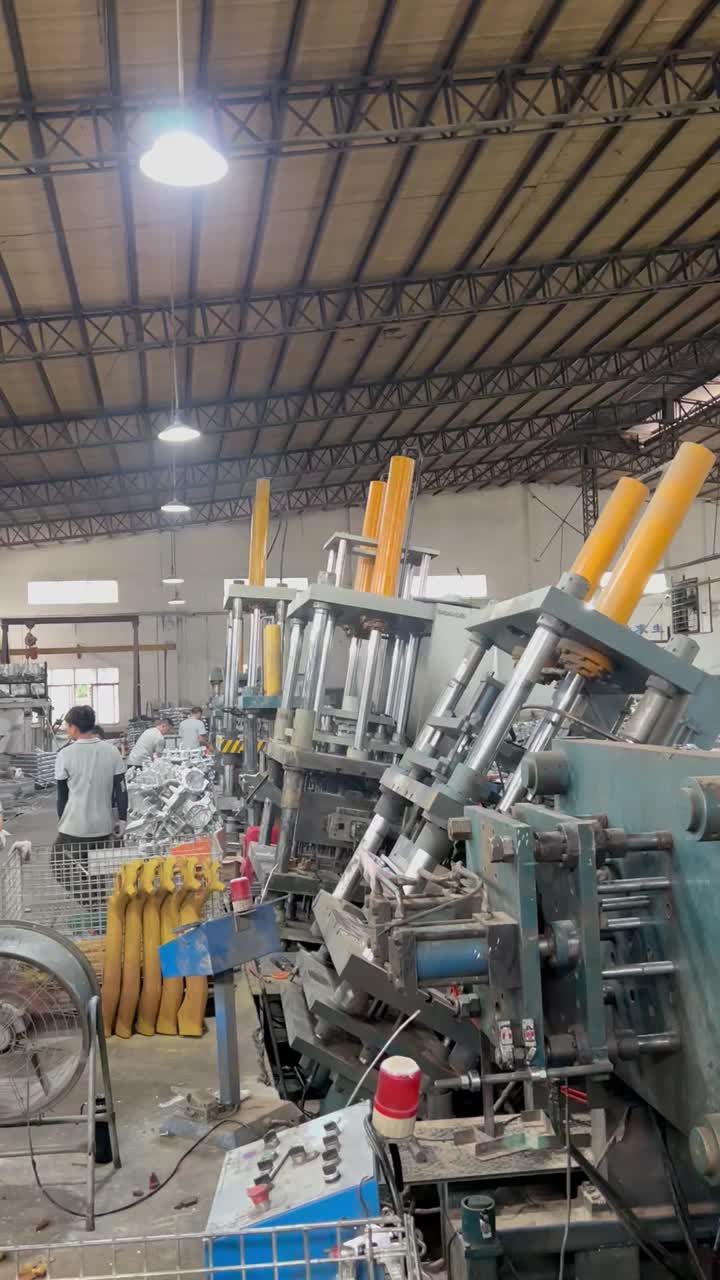 Gravity casting process - machine rotation casting