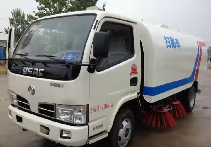 Camion de balayeuse légère Dongfeng.mp4