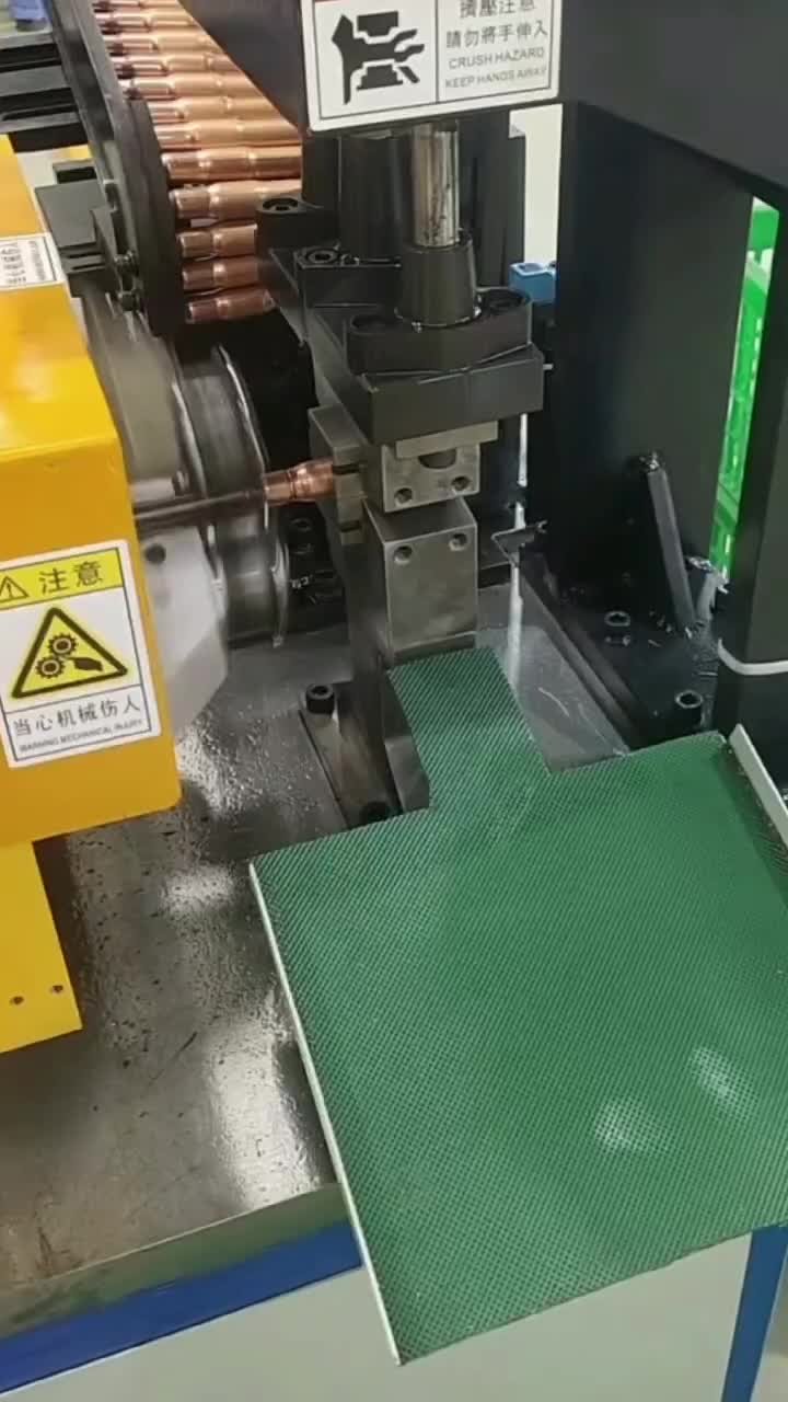 rolling the parts of branch copper pipe