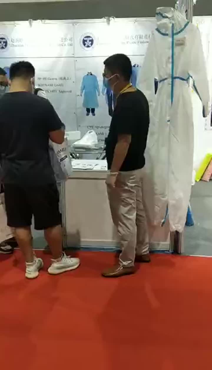 Exposition de vêtements de protection.mp4