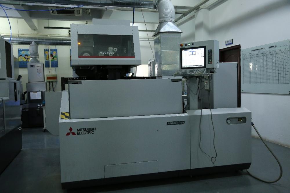 Slow-Feeding NC Wire-Cut Machine