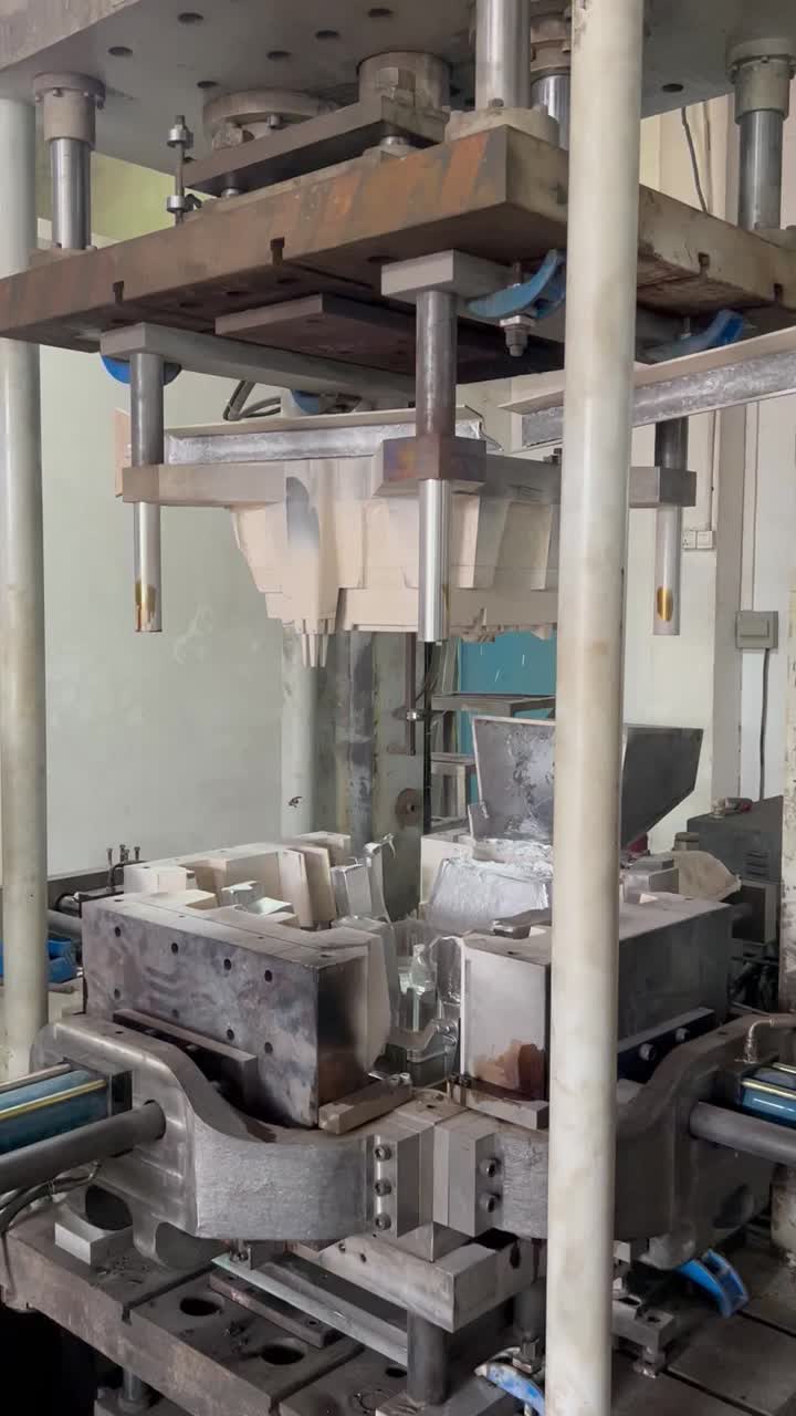 Gravity casting-opening mold and taking out parts