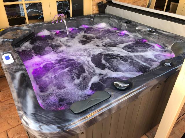 whirlpool with led