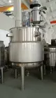 Réservoir de mélange hermétique à cylindre mobile