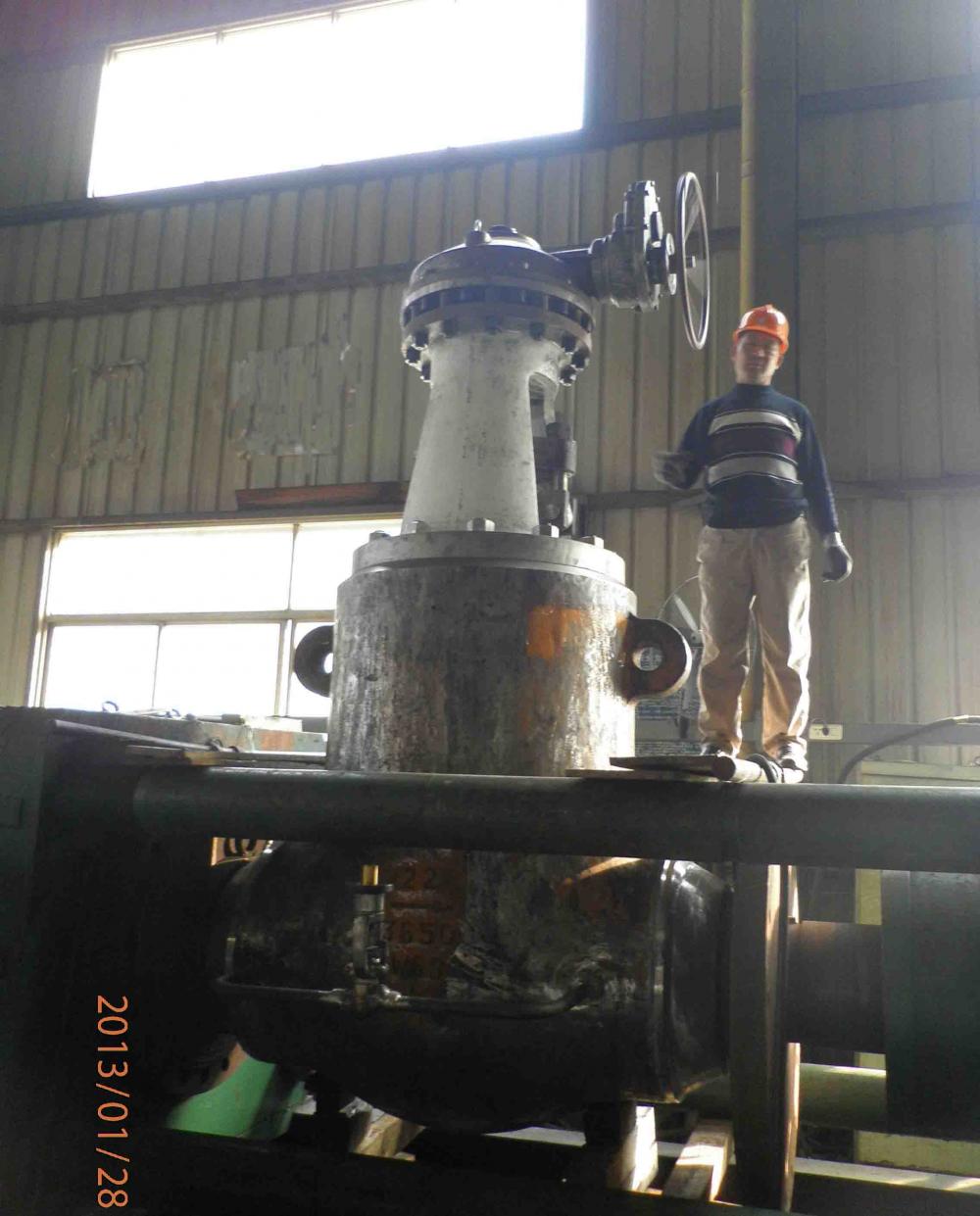 Hydraulic test for 3650LB 22" WC9 gate valve