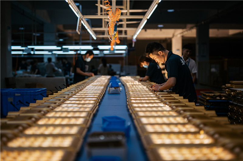 GOLDEN SOLAR STREET LIGHT DURING INSPECTION