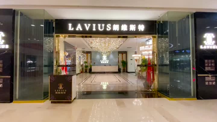 Lavius ​​Chandelier Showroom.MP4