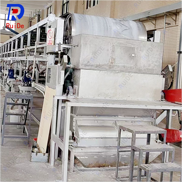 Polyurethane resin cooling and laminating machine