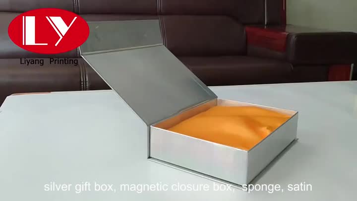 Magnetischer Deckel der Geschenkbox in Silber