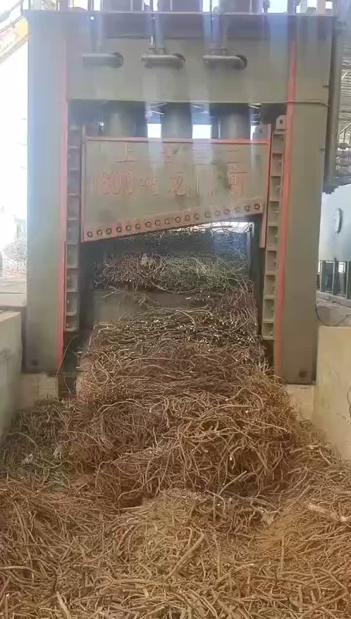 Cizalla tipo pórtico para chatarra pesada 1800T