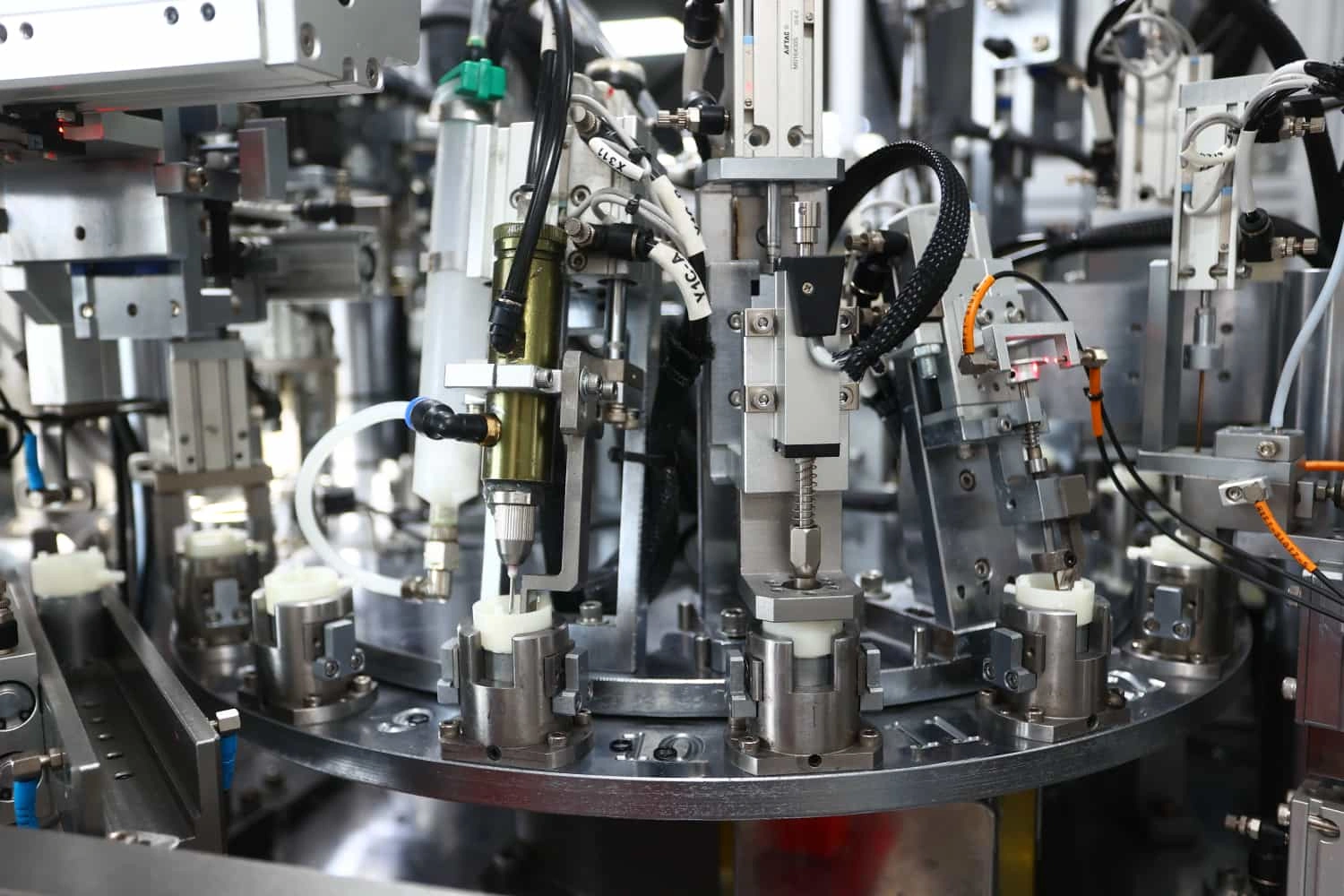 Automated Adhesive Application and Assembly for Micro Air Pump Production