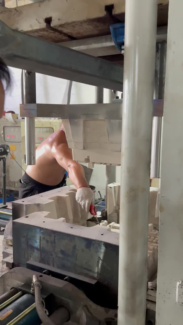 Cleaning the mold