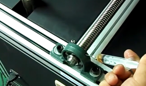 What to lubricate lead screw with?