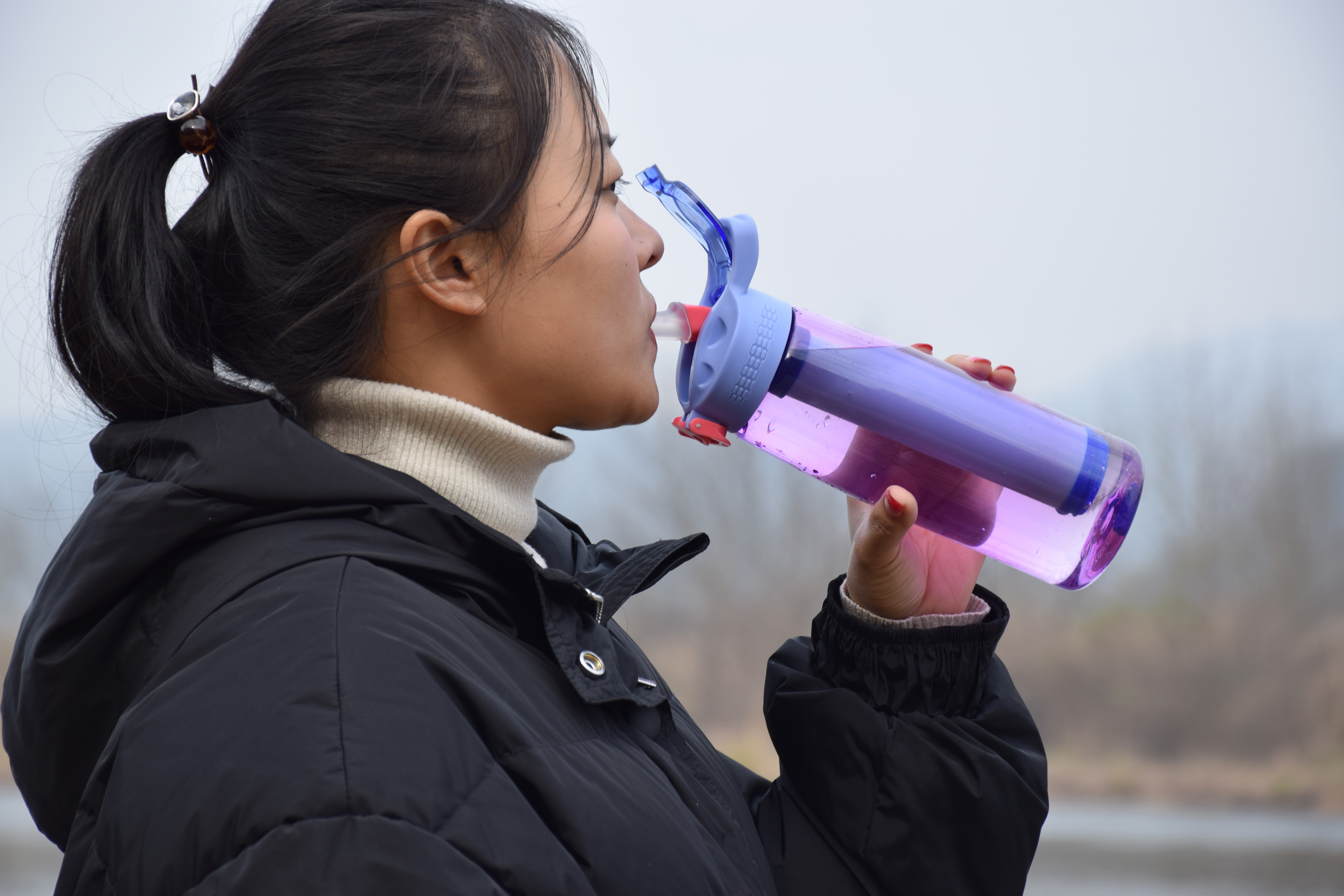 500ml Kişisel Taşınabilir Özel Logo Bireysel Su Arıtma Alkalin Filtreli Özel Su Şişesi İçecek