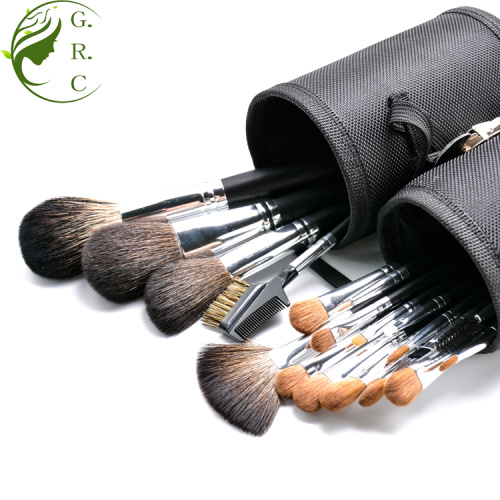 How to clean different types of makeup brush ?