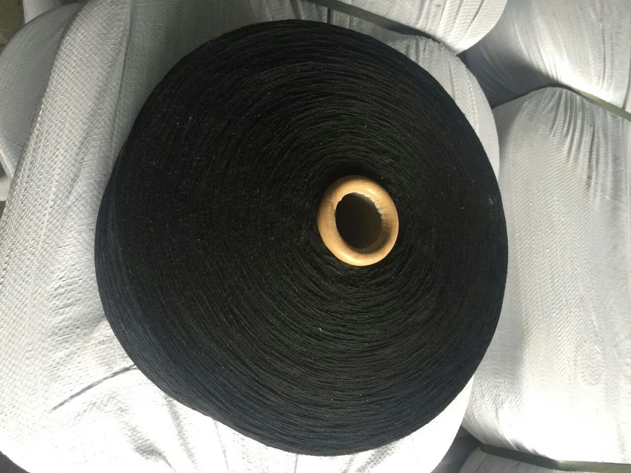 Keshu Ne8s/1 dyed black color 65/35 pc or cvc yarn blended yarn for weaving