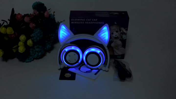 Bluetooth Cat headphone.mp4