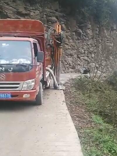 Truck mounted highway guardrail drilling machine