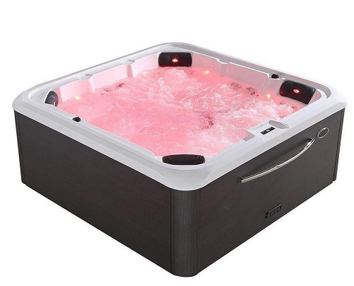 Outdoor Hot Tub Design