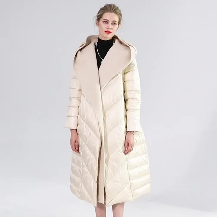 Женское длинное пуховое пальто с двойным капюшоном