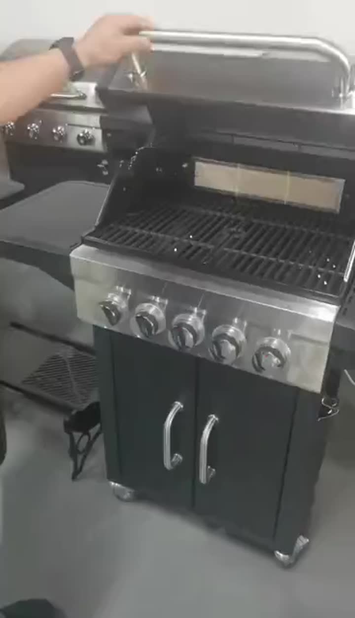 Beautiful 4-burner gas grill with a side burner