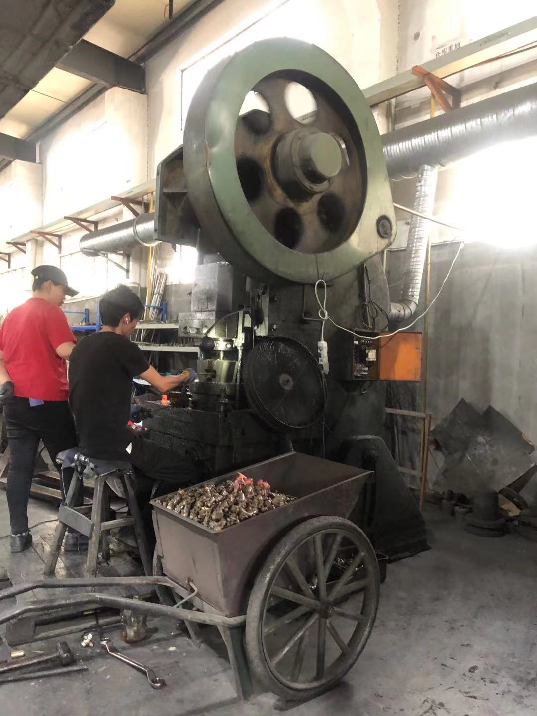 macchina per la forgiatura dei metalli